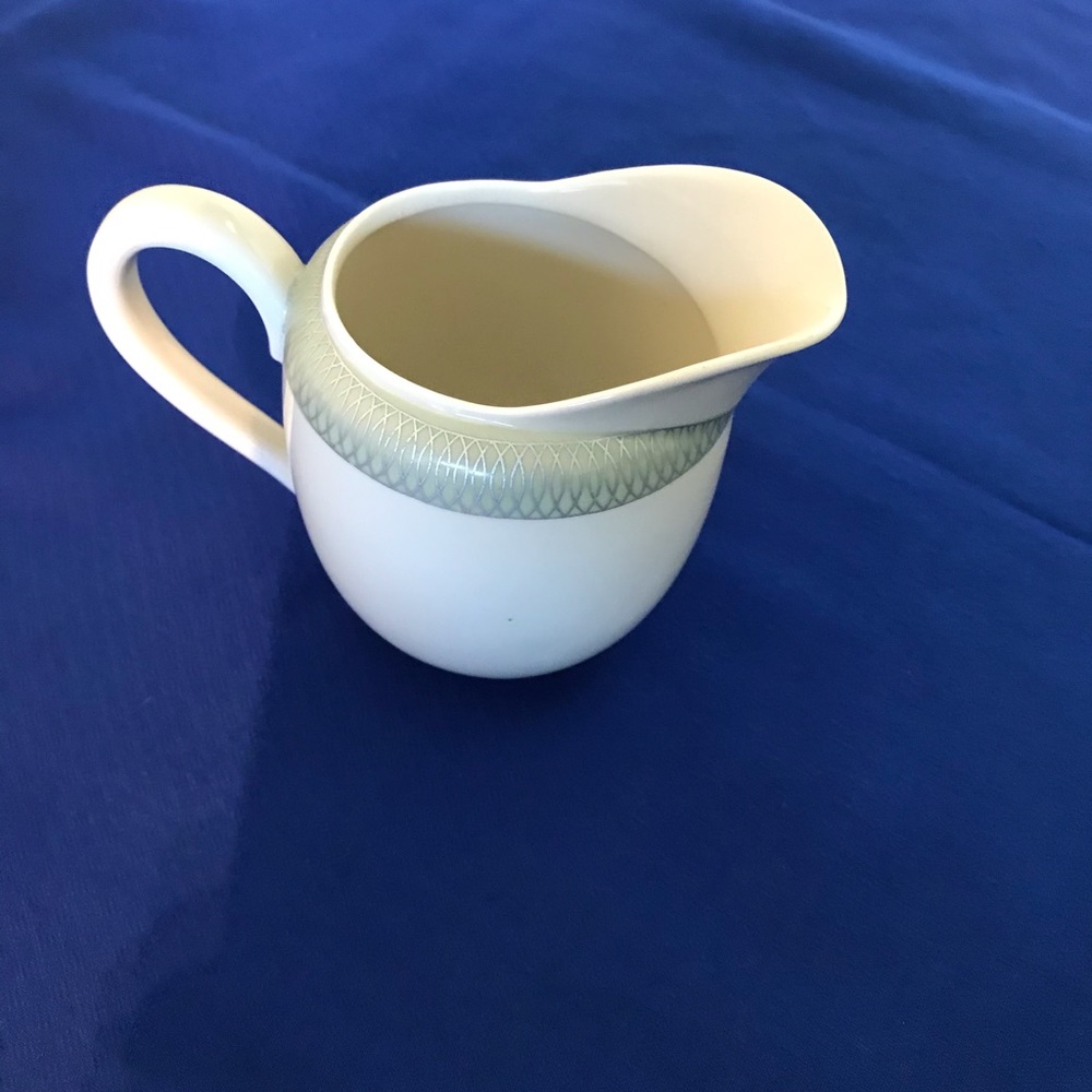 Tea Set - Picture 5 of 6